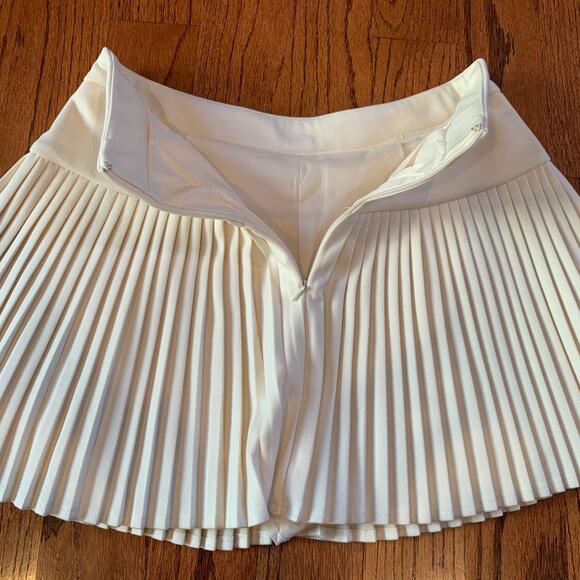 BNWT Commense Pleated Mini Skirt Gold Buttons | Ivory/Off White | Small - Picture 9 of 11